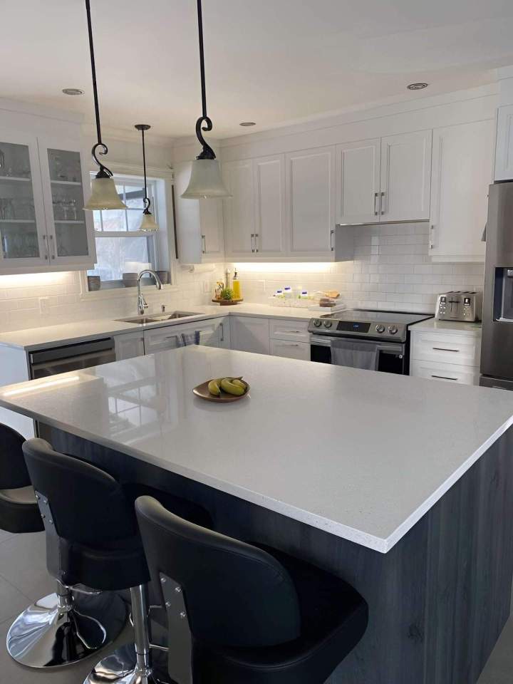 Cuisine polyester brillante finition lisse Saint-Colomban