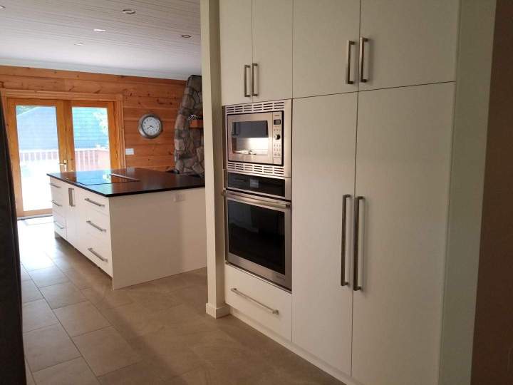 Fabrication de mobilier avec finitions haut de gamme cuisine Saint-Colomban