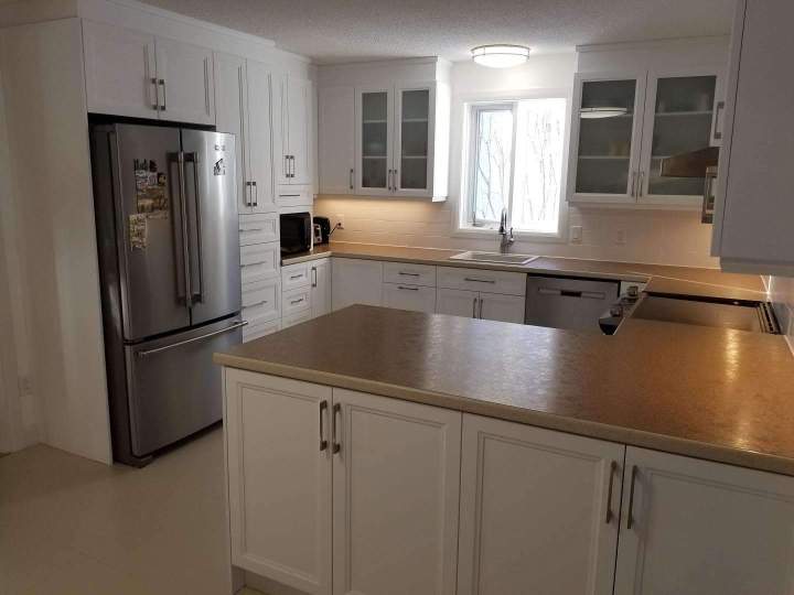 Cuisine polyester premium rendu lumineux Saint-Colomban