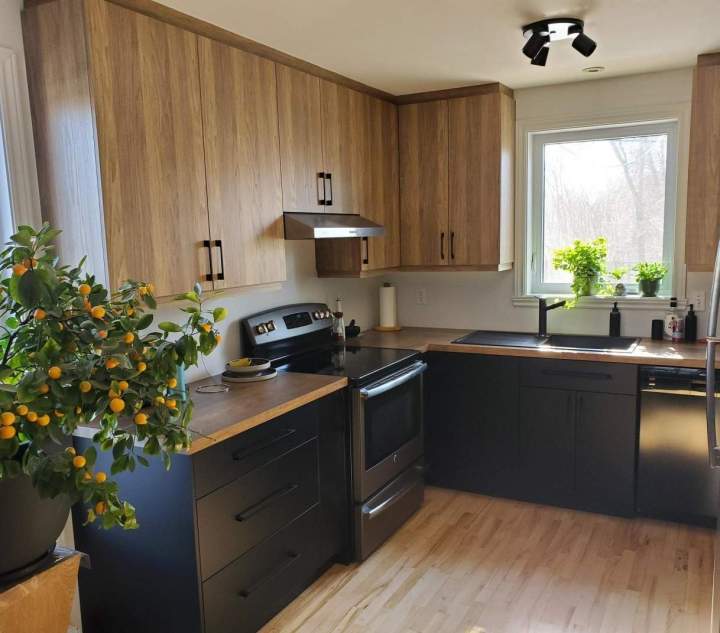 Cuisine mélamine effet bois tendance Saint-Colomban