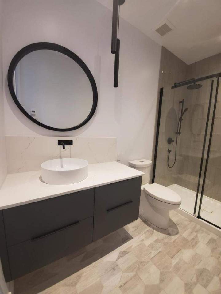 Fabrication de meubles pour douche Saint-Colomban