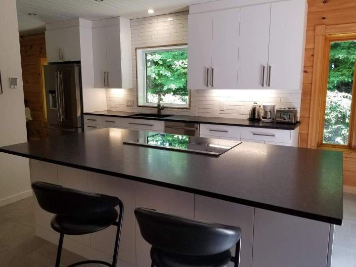 Aménagement de cuisine moderne et fonctionnelle Saint-Colomban