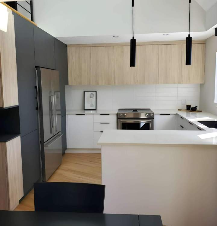 Cuisine neuve fonctionnelle rangements optimisés Saint-Colomban