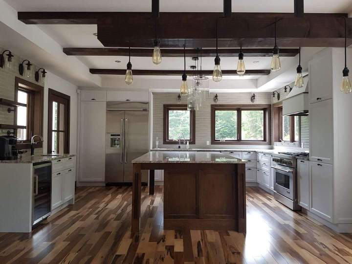 Cuisine bois noble finitions artisanales Saint-Colomban